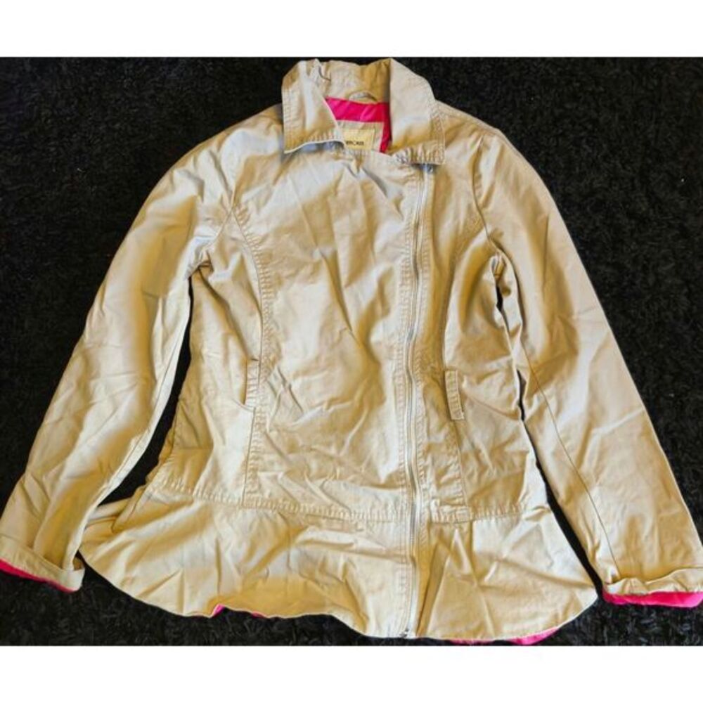 Jacket‎ - Picture 2 of 3